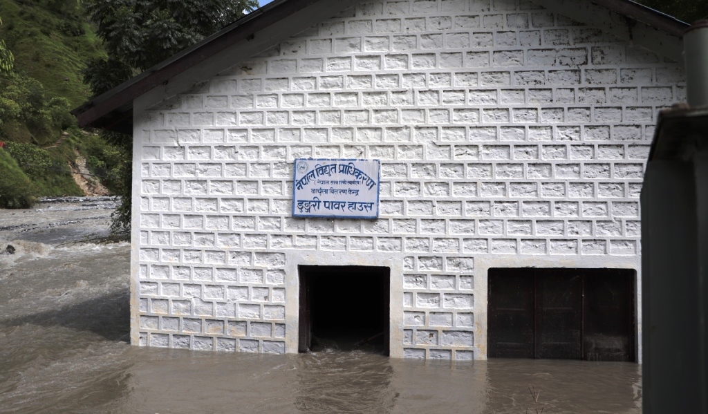 दुई महिना देखि डुङरी जलविद्युत मर्मत हुन सकेन,, 